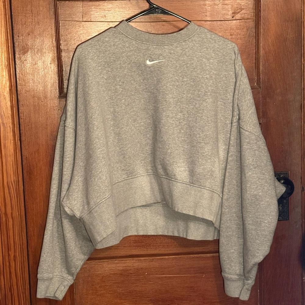 Nike Light Gray Cropped Crew Sweatshirt